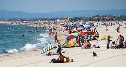 GEGENÜBER DEM STRAND AUSSERORDENTLICHE ANSICHT