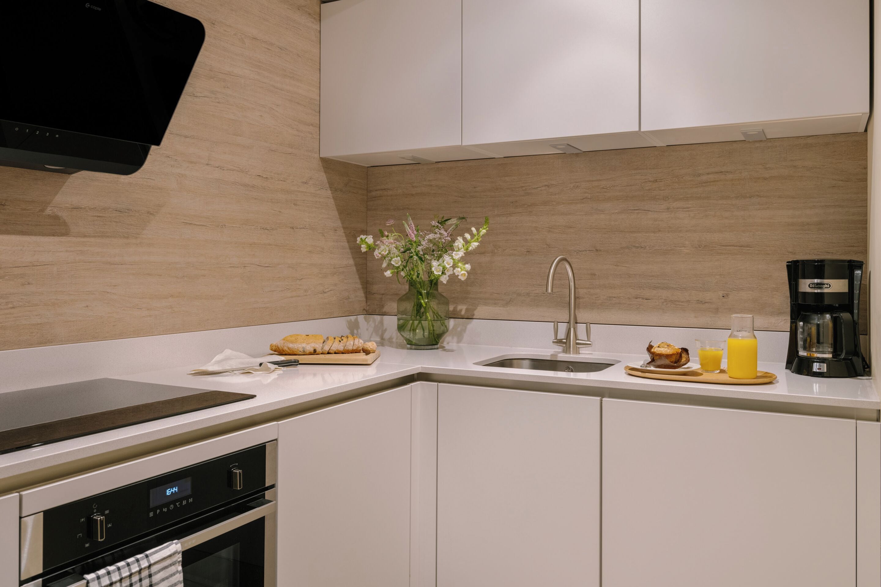 Photo - Thistle Suites Royal Garden