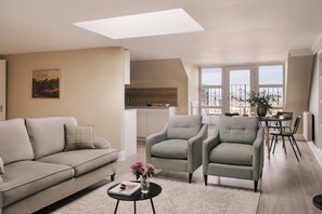 Deluxe Apartment, Kitchen | Living area | 42-inch flat-screen TV with cable channels, TV - Royal Garden Apartments New Town (Edinburgh)