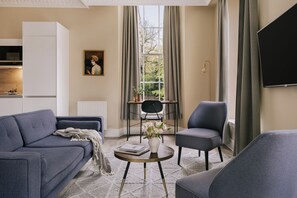 Apartment, 2 Bedrooms, Kitchen | Living area | 42-inch flat-screen TV with cable channels, TV - Royal Garden Apartments New Town (Edinburgh)