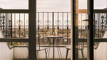 Deluxe Apartment, Kitchen | Terrace/patio