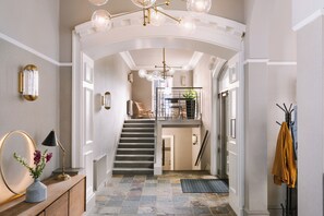 Reception - Royal Garden Apartments New Town (Edinburgh)