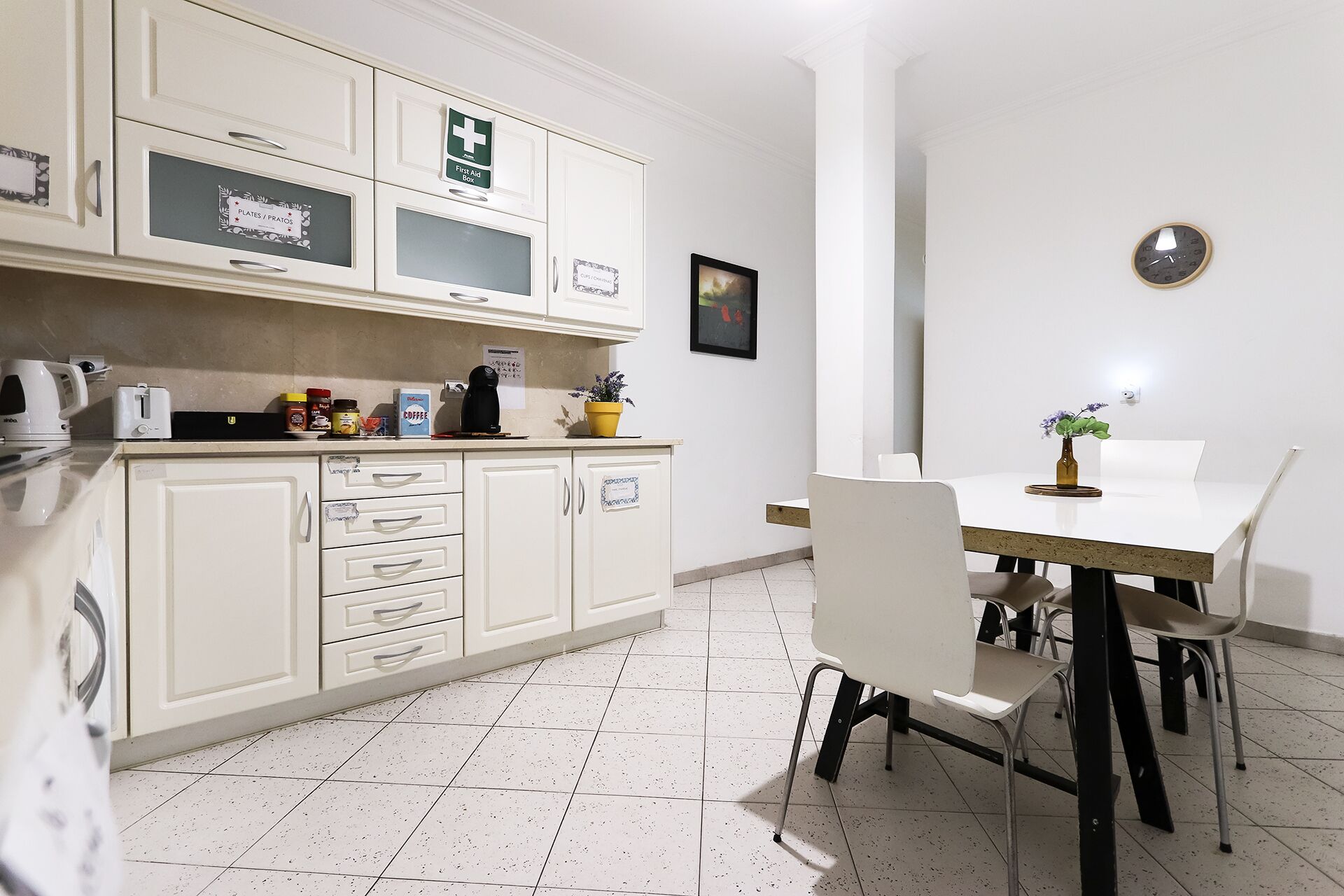 雪櫃、公共區域設有微波爐、焗爐、爐具