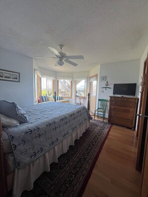 4 bedrooms, iron/ironing board, free WiFi