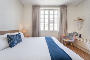 1 chambre, bureau, accès Internet, draps fournis