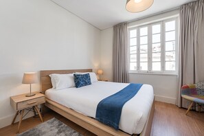 1 chambre, bureau, accès Internet, draps fournis