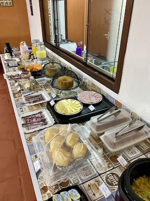 Free daily buffet breakfast