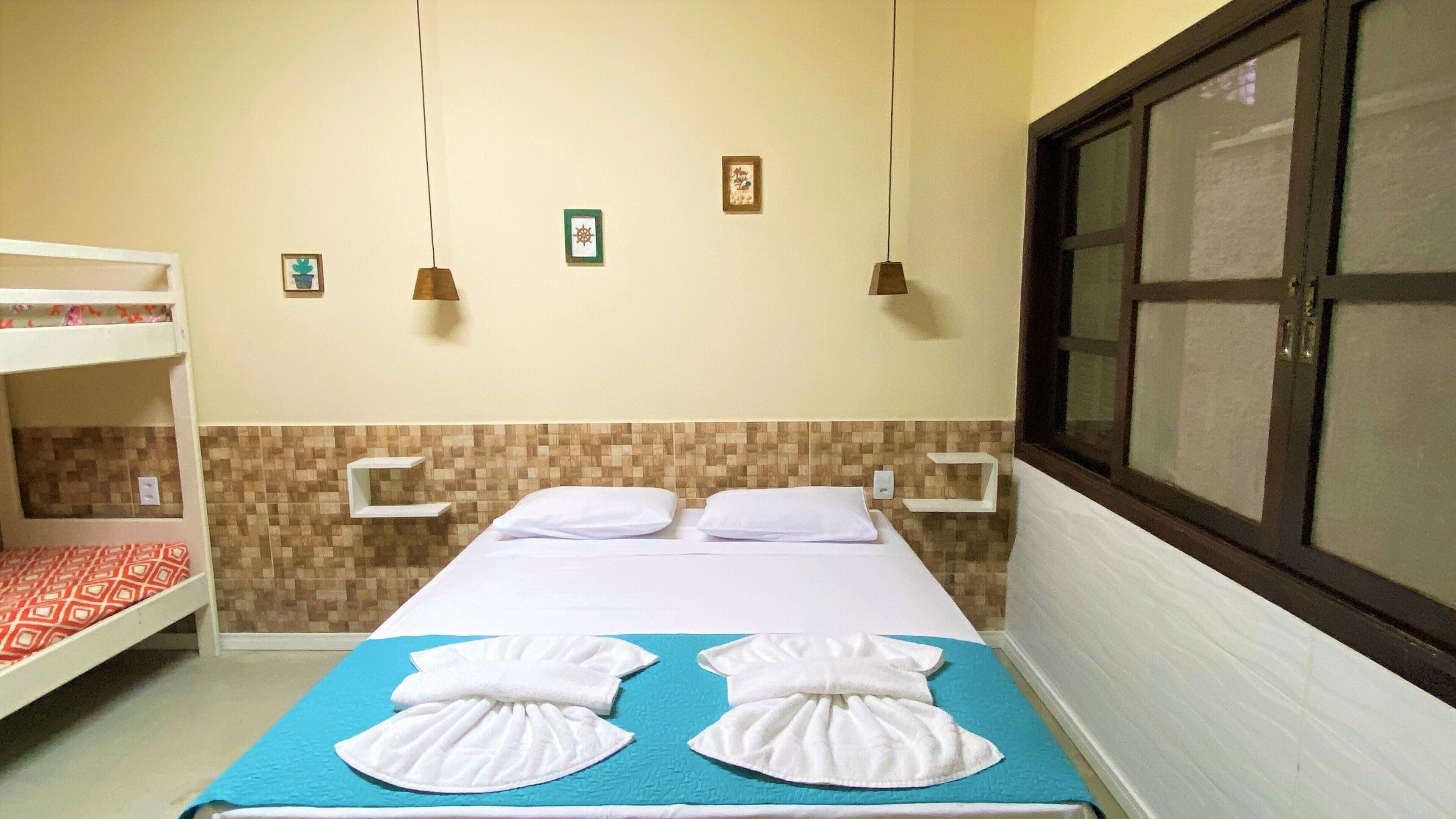 Quarto quádruplo família | Frigobar, Wi-Fi de cortesia, roupa de cama