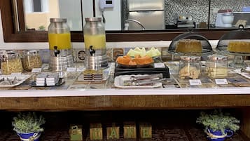 包含每日自助早餐