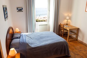 6 bedrooms, iron/ironing board