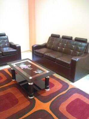 40-inch plasma TV with cable channels, TV, heated floors