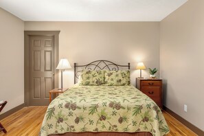 3 室のベッドルーム、デスク、アイロン / アイロン台、旅行用ベビーベッド