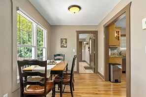 Dining - Deer Path -Long-Range Mountain Views, Private Creek, Gas Logs, Fire Pit, 5 Acres (Pisgah Forest)