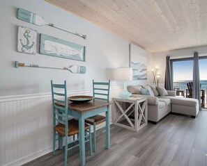 Smart TV, books - Premium Gulf Front Condo - Private beach, free beach service - Book for 2026 now (Destin)