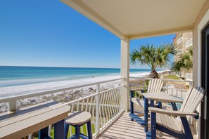 Property grounds - Premium Gulf Front Condo - Private beach, free beach service - Book for 2026 now (Destin)