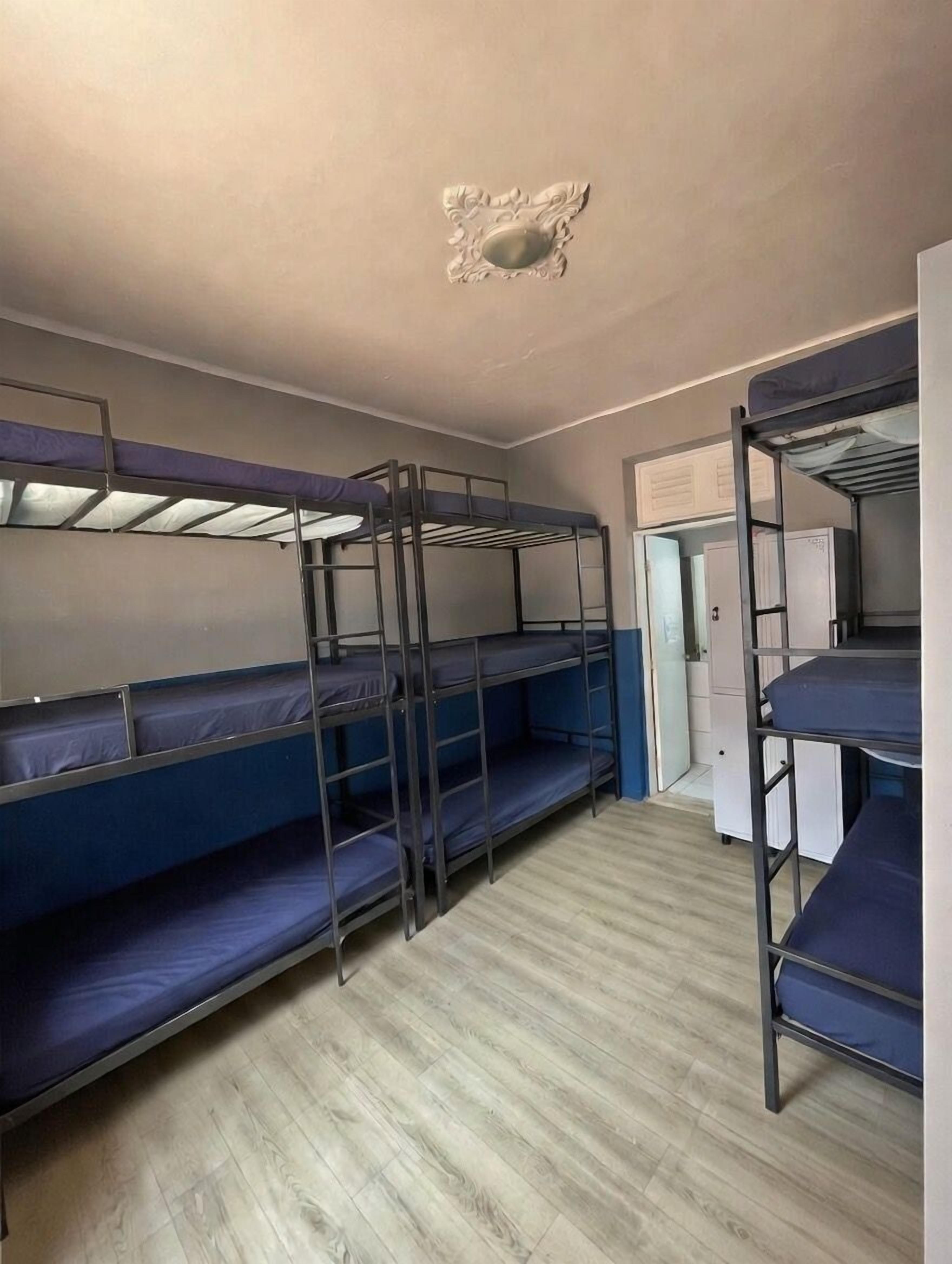 Dormitorio compartido económico, solo para mujeres (Porto Seguro) | Ropa de cama de alta calidad, decoración personalizada y wifi gratis 