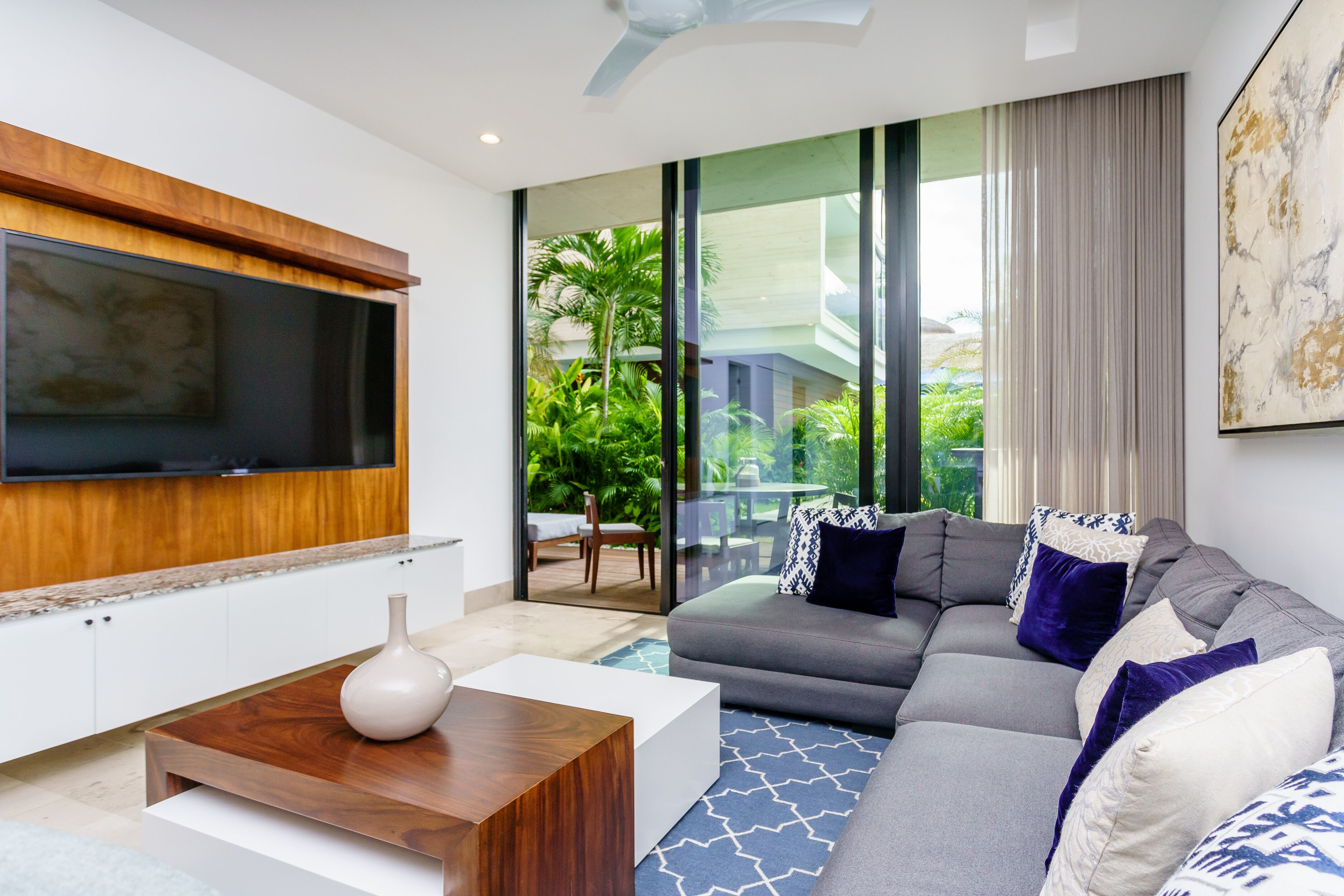 Deluxe Apartment | Living room