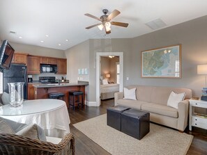 Televisión, chimenea y reproductor de DVD 