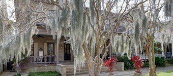 Stately Savannah Home w/ Saltwater Pool & Outdoor Fireplace! By Southern Belle Savannah
