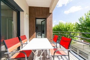 Outdoor dining - Appartement Villa De L'Arche en plein centre-ville (Andernos-les-Bains)