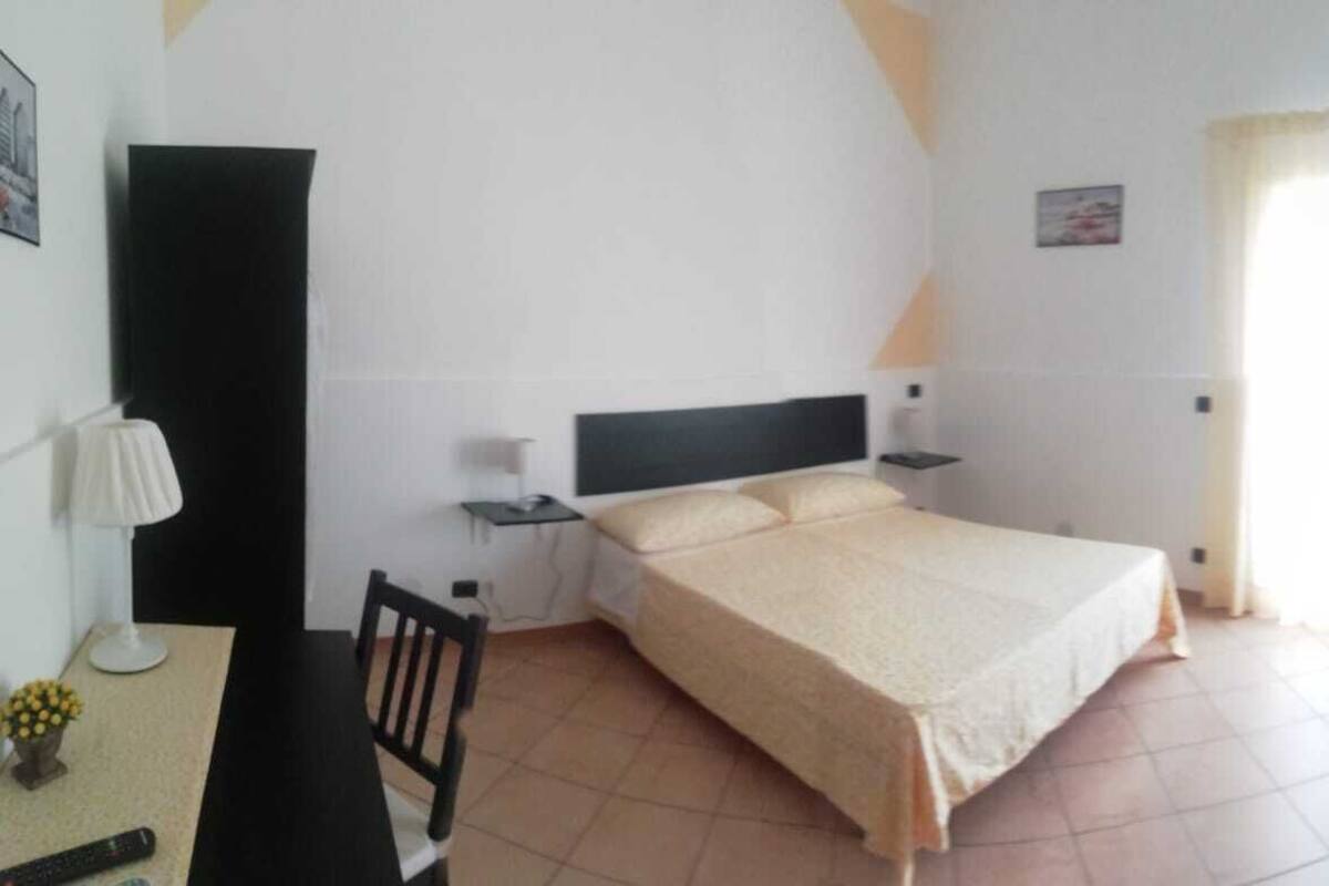 Habitación Confort con 1 cama matrimonial o 2 individuales | Ropa de cama de alta calidad y decoración personalizada