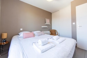 4 habitaciones, tabla de planchar con plancha, cuna de viaje y wifi 