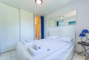 1 slaapkamer, een strijkplank/strijkijzer, wifi, beddengoed