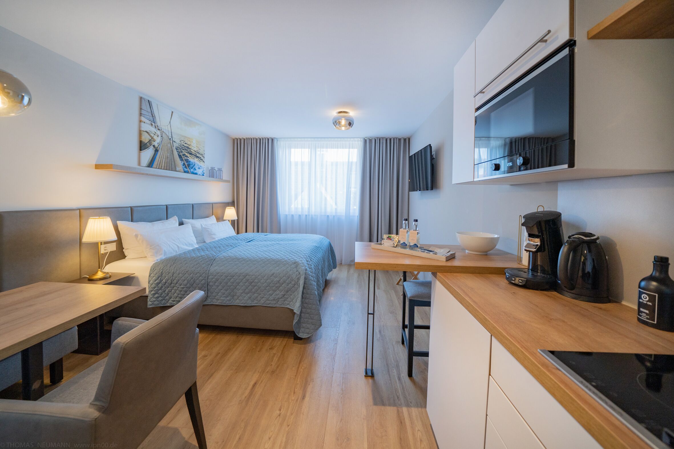 Minibar, in-room safe, laptop workspace, blackout curtains