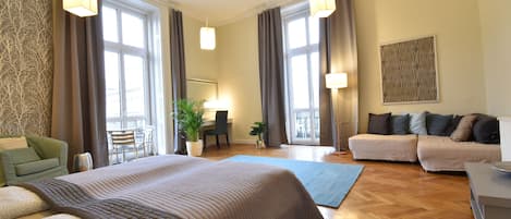 9 bedrooms, WiFi, bed sheets