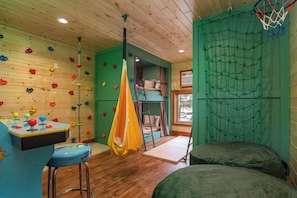 3 chambres, fer et planche à repasser, lit de bébé portatif, Wi-Fi