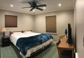 3 habitaciones, escritorio, tabla de planchar con plancha y wifi gratis