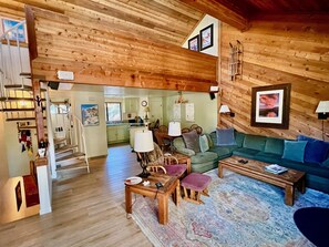 Smart-TV, Kamin, DVD-Player, Stereoanlage