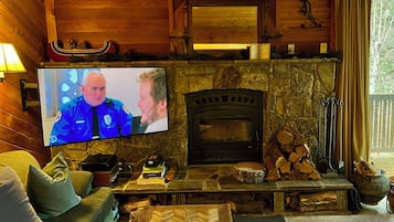 TV connectée, cheminée, lecteur de DVD, chaßne hi-fi