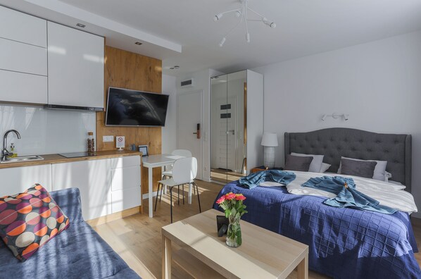 2 bedrooms, iron/ironing board, WiFi, bed sheets