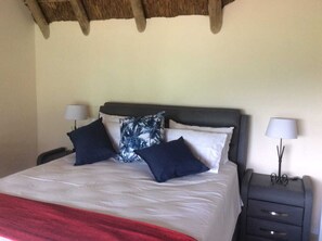 Een strijkplank/strijkijzer, gratis wifi, beddengoed