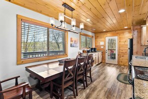 Dining - Hot Tub Retreat-Huge Covered Deck-3 mi to Parkway! (Sevierville)