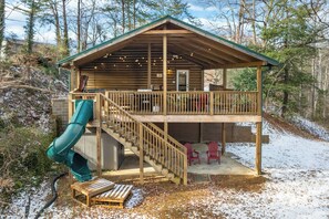 Exterior - Hot Tub Retreat-Huge Covered Deck-3 mi to Parkway! (Sevierville)
