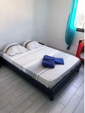 2 chambres, fer et planche à repasser, lit parapluie, Wi-Fi gratuit