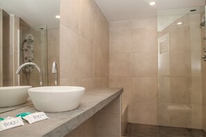 Shower, free toiletries, towels, soap - Bagu Santander  Hotel Mar del Plata (Mar del Plata)