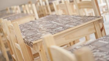 فطور أوروبي مجانًا يوميًا