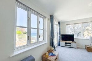 TV, stereo - This lovely property sits above the beautiful sandy beach at Trevaunance Cove. (St Agnes)