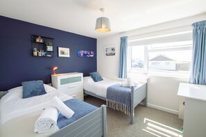 4 bedrooms, WiFi, bed sheets