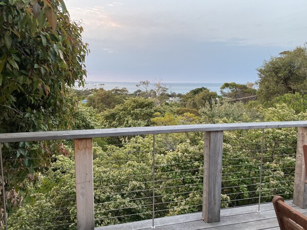 Property grounds - McCrae: location, location! Boasting bay views with the beach a 5 minutes walk. (McCrae)