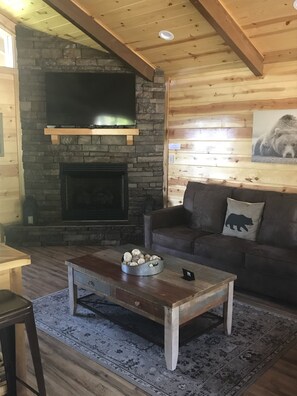 Smart TV, fireplace, stereo - Cliff's Edge: A luxury cabin with Smoky Mountain views (Gatlinburg)