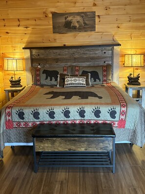 1 bedroom, iron/ironing board, free WiFi, bed sheets - Cliff's Edge: A luxury cabin with Smoky Mountain views (Gatlinburg)
