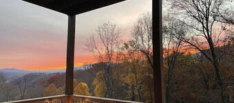 Cliff's Edge: una nuova cabina di lusso con vista sulle montagne fumose