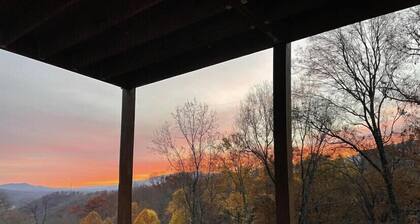 Cliff's Edge: Eine neue Luxuskabine mit Blick auf die Smoky Mountains
