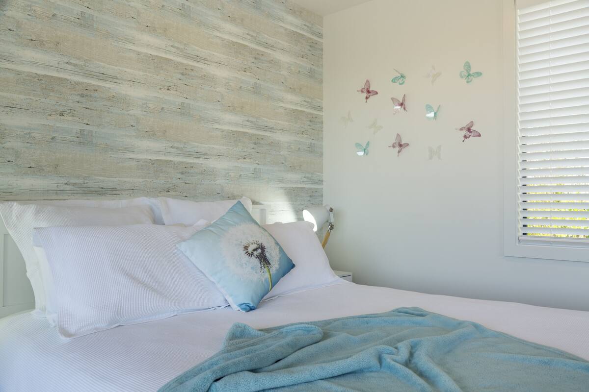 1 bedroom, individually decorated, individually furnished