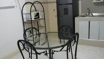 Daily continental breakfast (COP 10000 per person)