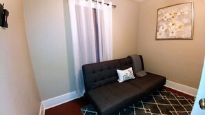 House (Cubs_Cottage) | Living room | Flat-screen TV, fireplace, DVD player - Cubs_cottage (Luray)